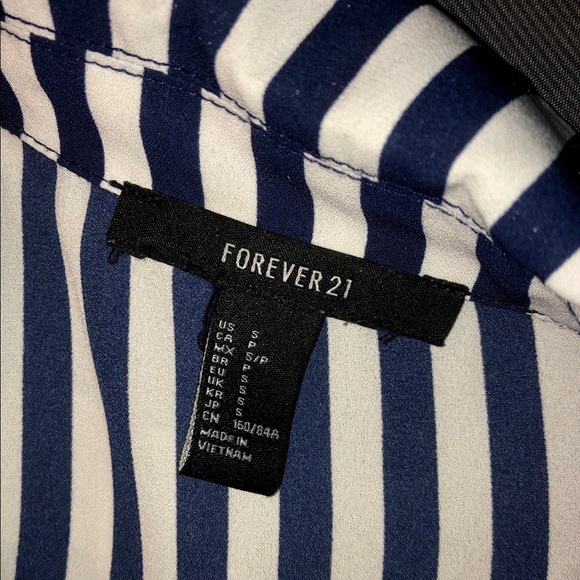 Striped f21 top 🖤 - Picture 5 of 5